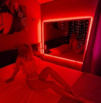 Молодая, страстная и игривая блондинка приглашает к себе в гости на незабываемое свидание. Гарантирую безудержное удовольствие и полное расслабление. Жду только тебя! 7838, 23 года